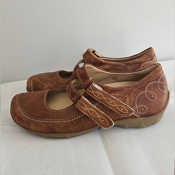 DUREA Womens Brown Leather Embroidered Iris Mary Jane Walking Shoes Sz 5 1/2 - Picture 5 of 9